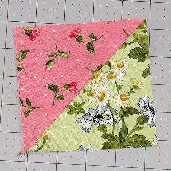 half square triangle quilt block