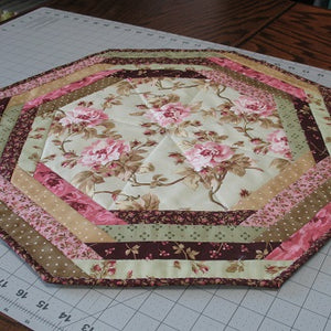 Sewing the Centerpiece Tablemat
